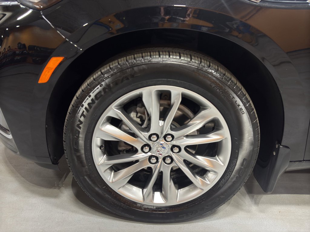 Used 2024 Buick Enclave Avenir image 9