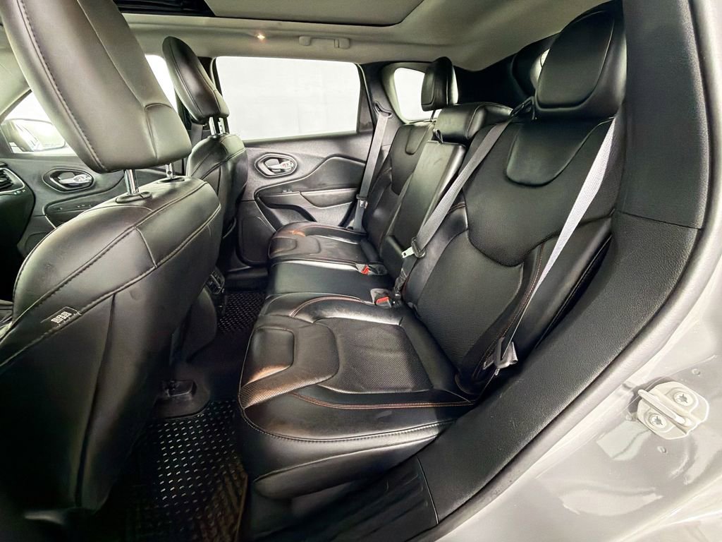 Used 2022 Jeep Cherokee Trailhawk w/ Trailhawk Elite Value Package image 25