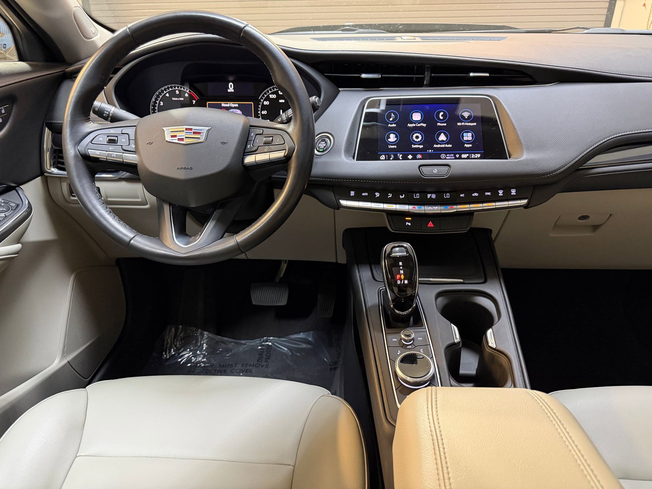 Used 2023 Cadillac XT4 Luxury FWD image 4