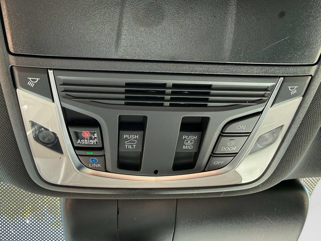 Used 2025 Acura RDX SH-AWD image 27