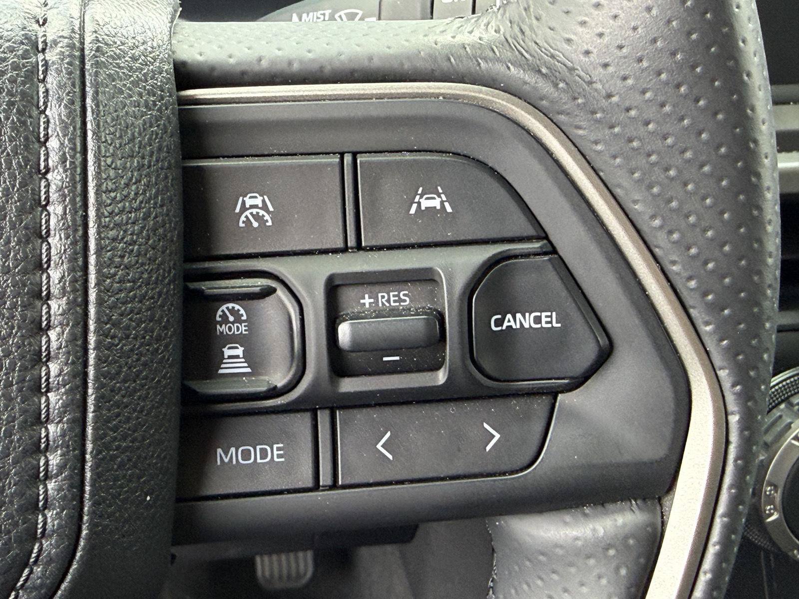Used 2025 Toyota 4Runner SR5 AWD/4WD image 25
