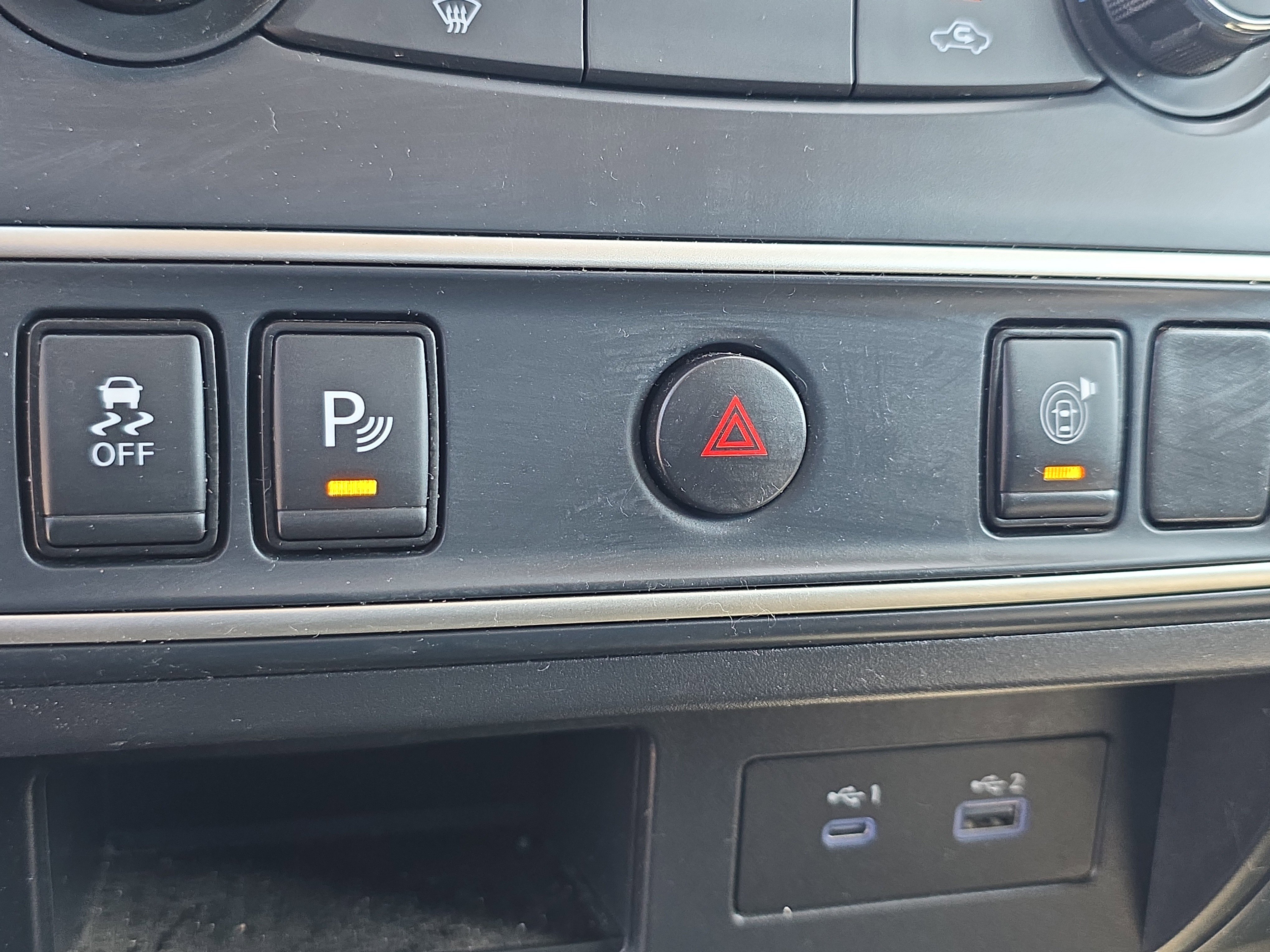 Used 2022 Nissan Titan S image 29