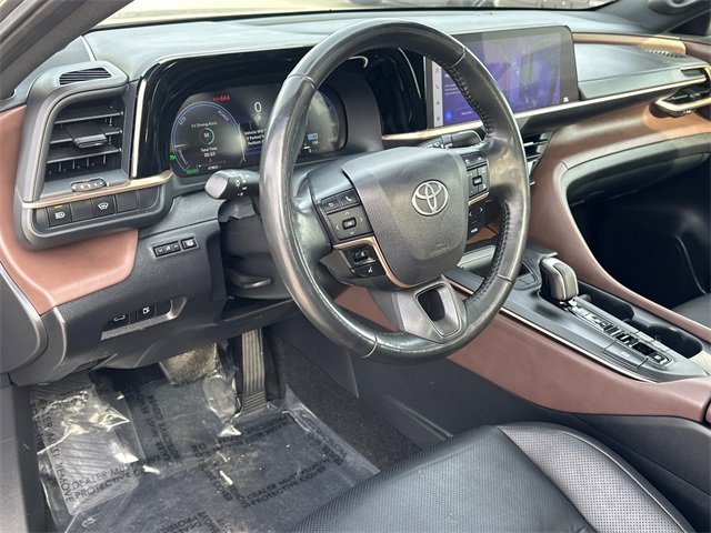 Used 2023 Toyota Crown Limited image 19