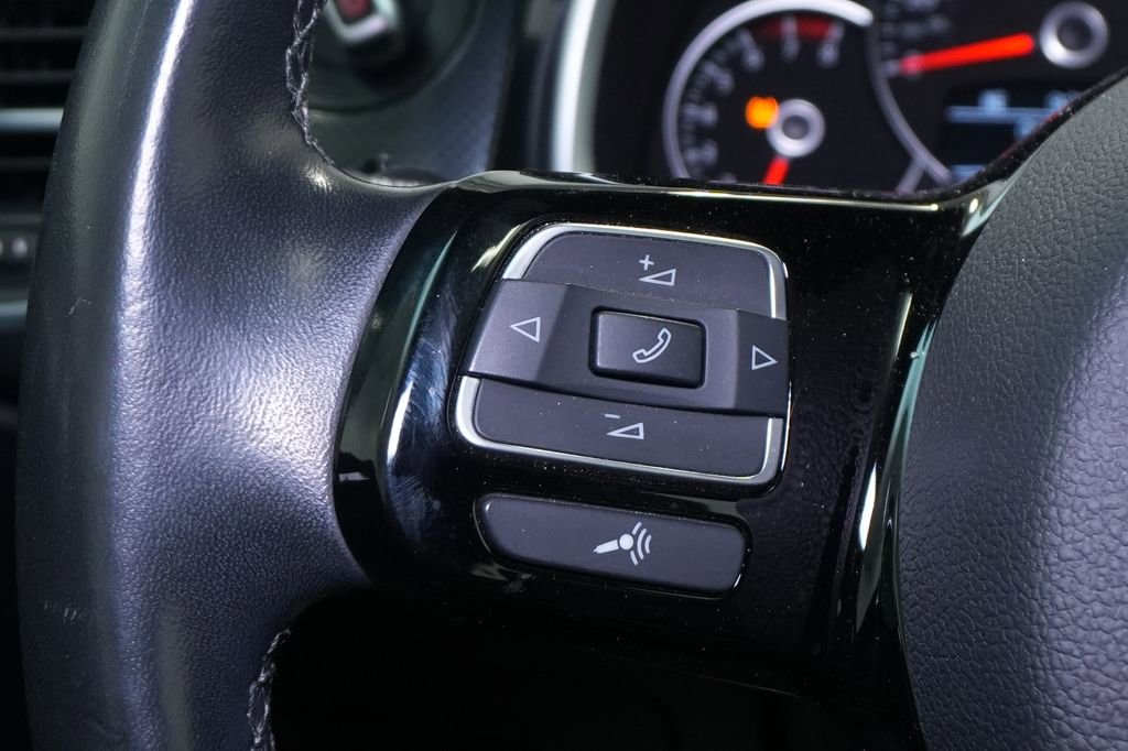 Used 2012 Volkswagen Beetle Turbo FWD image 32