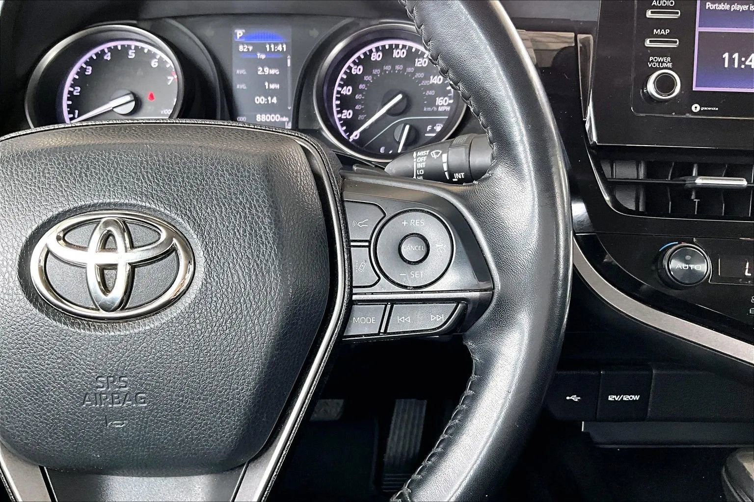 Used 2021 Toyota Camry SE FWD image 11
