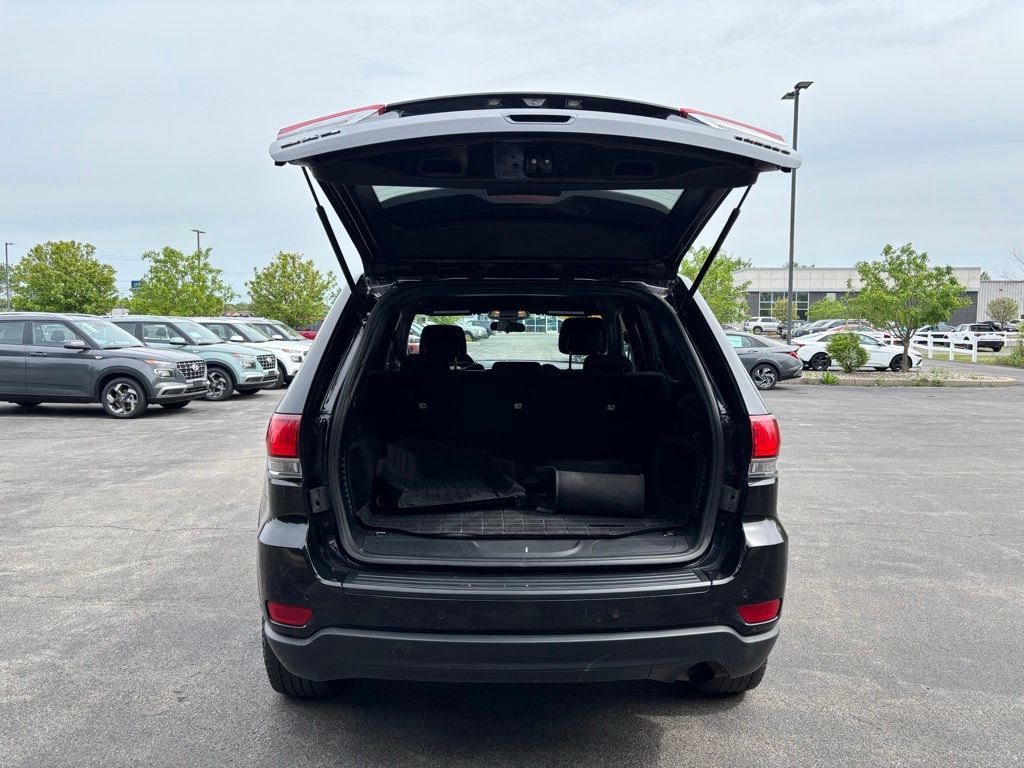 Used 2020 Jeep Grand Cherokee Laredo AWD/4WD image 12