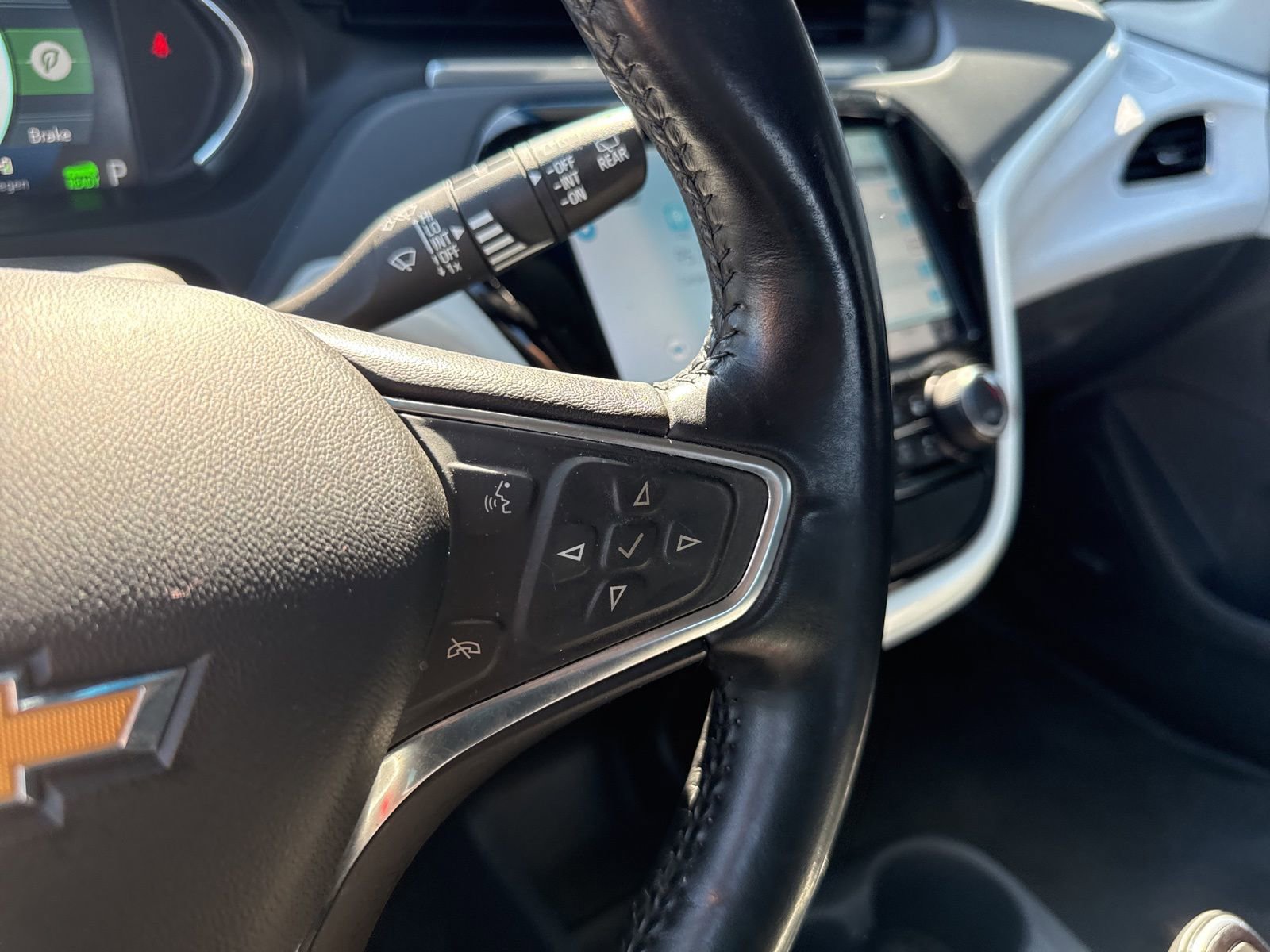 Used 2017 Chevrolet Bolt Premier w/ Driver Confidence II Package FWD image 31