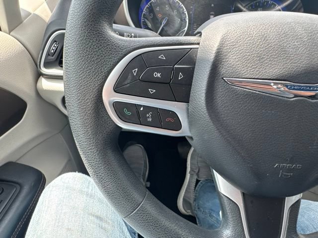 Used 2017 Chrysler Pacifica Touring FWD image 30