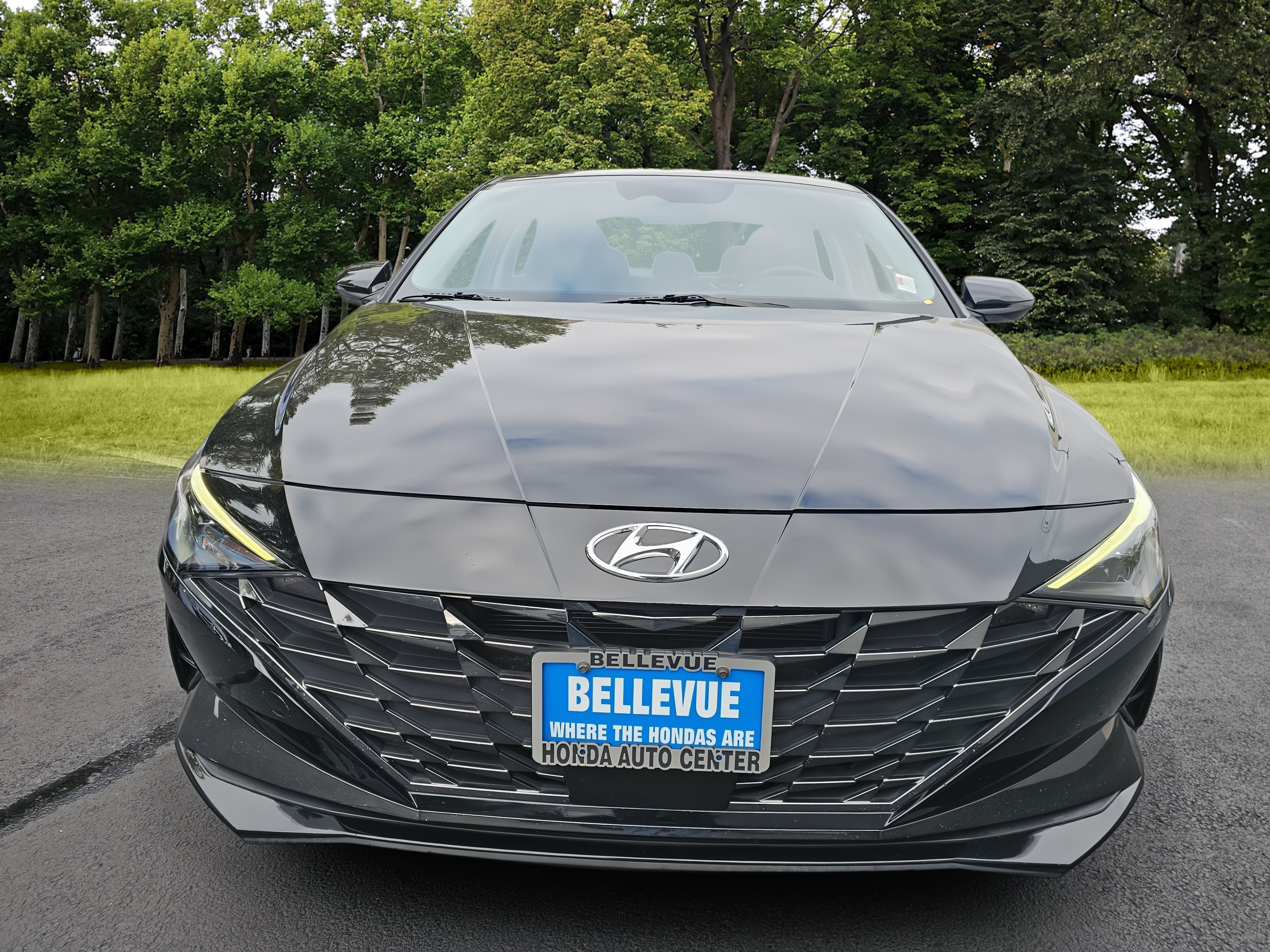 Used 2023 Hyundai Elantra Limited FWD image 2
