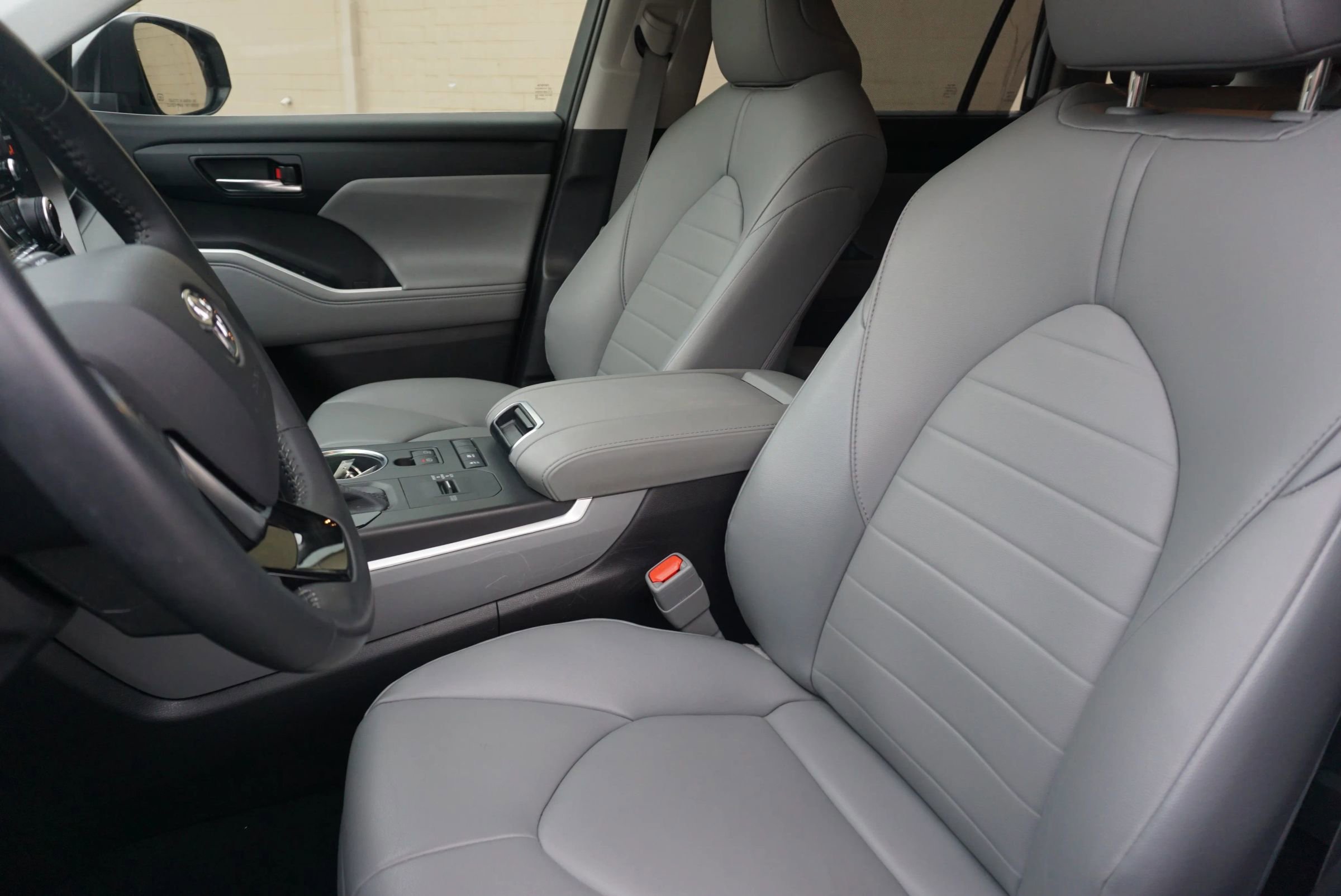 Used 2021 Toyota Highlander XLE image 33