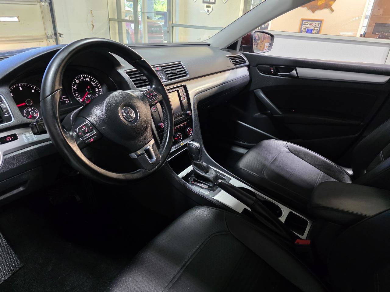 Used 2013 Volkswagen Passat TDI SE FWD image 16
