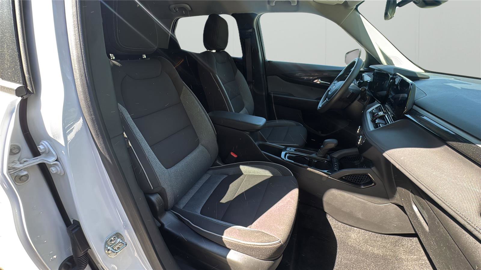 Used 2025 Chevrolet TrailBlazer LT AWD/4WD image 14
