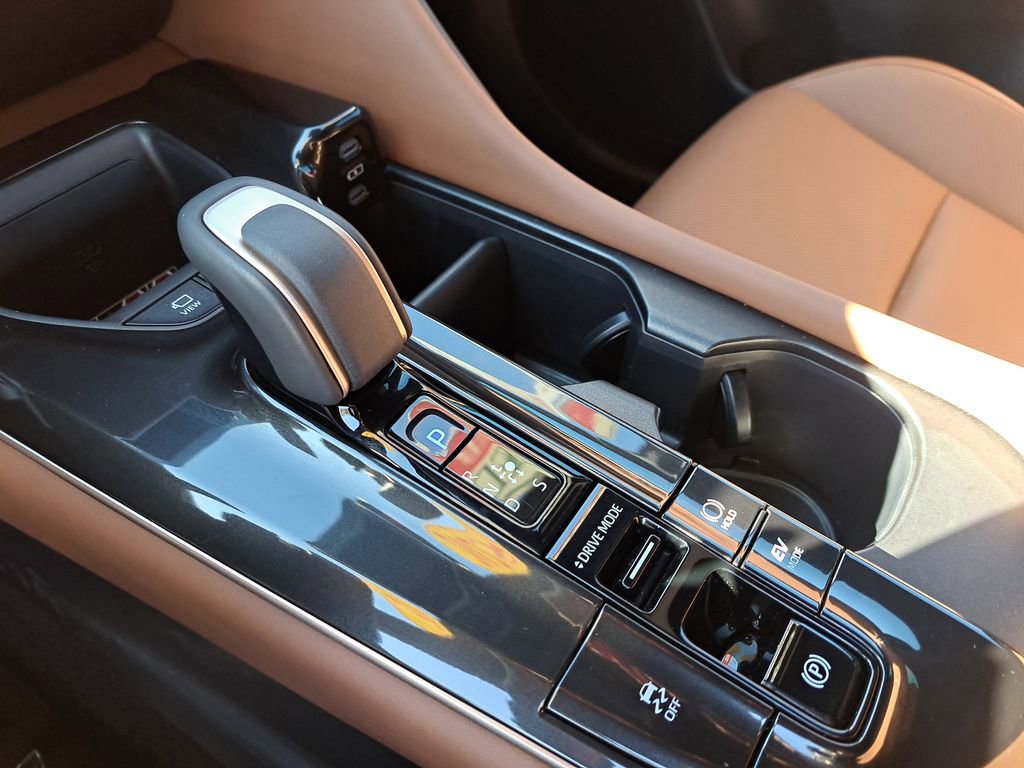 Certified 2025 Toyota Crown Signia Limited image 27