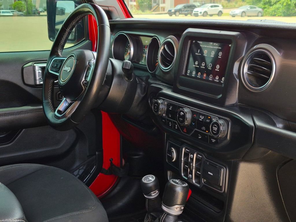 Used 2018 Jeep Wrangler Unlimited Sahara AWD/4WD image 29