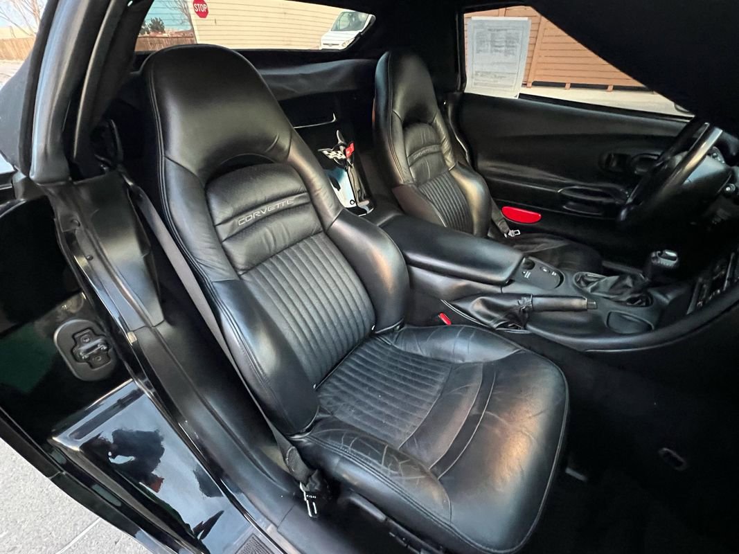 Used 2004 Chevrolet Corvette Convertible w/ Preferred Equipment Group image 13