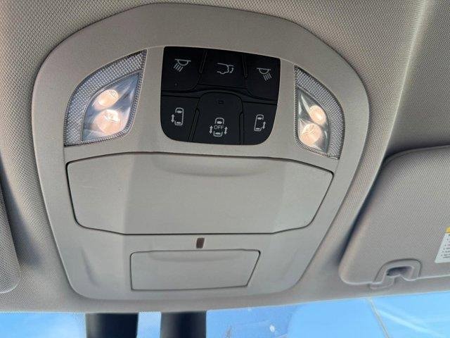 Used 2021 Chrysler Pacifica Touring-L w/ Uconnect Theater Family Group image 19