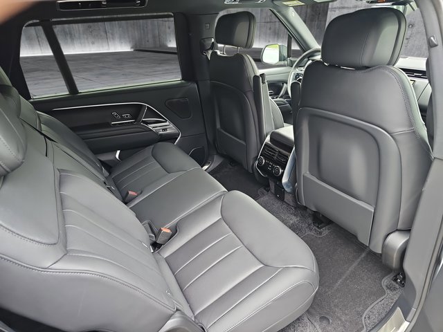 New 2025 Land Rover Range Rover Long Wheelbase SE image 11