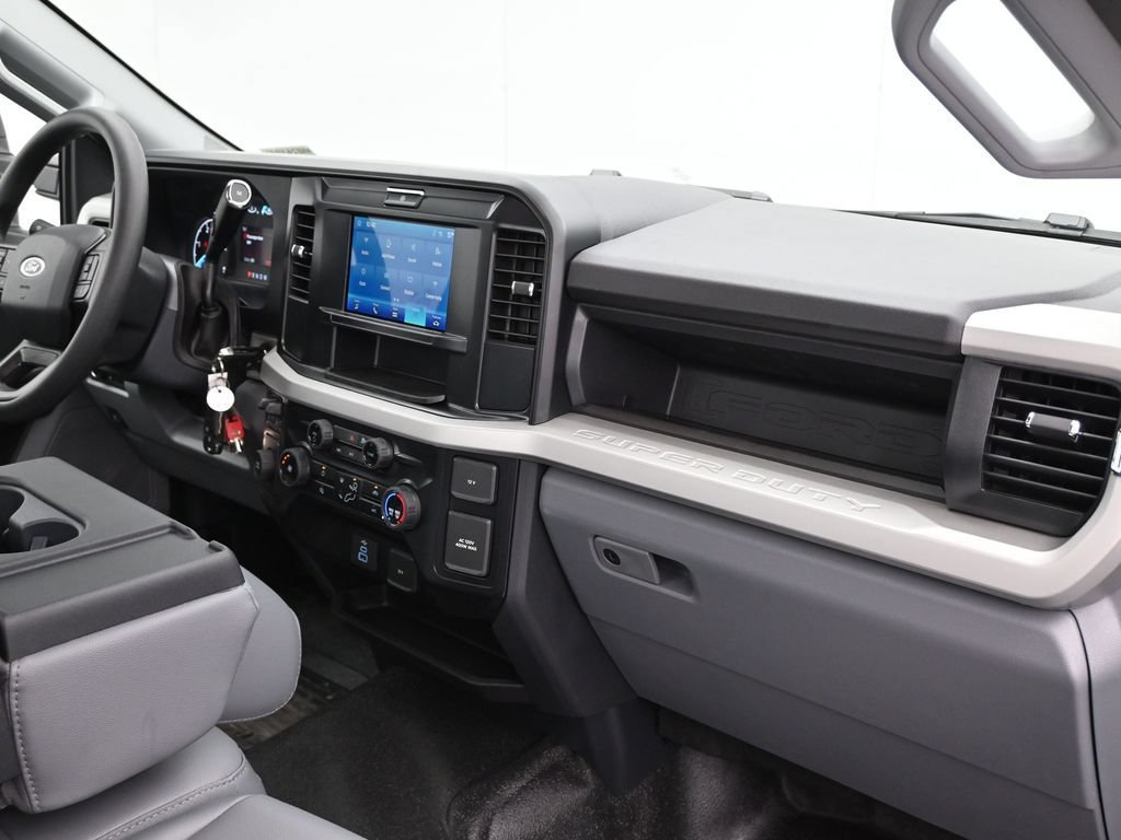 New 2026 Ford F550 2WD Regular Cab Super Duty image 25