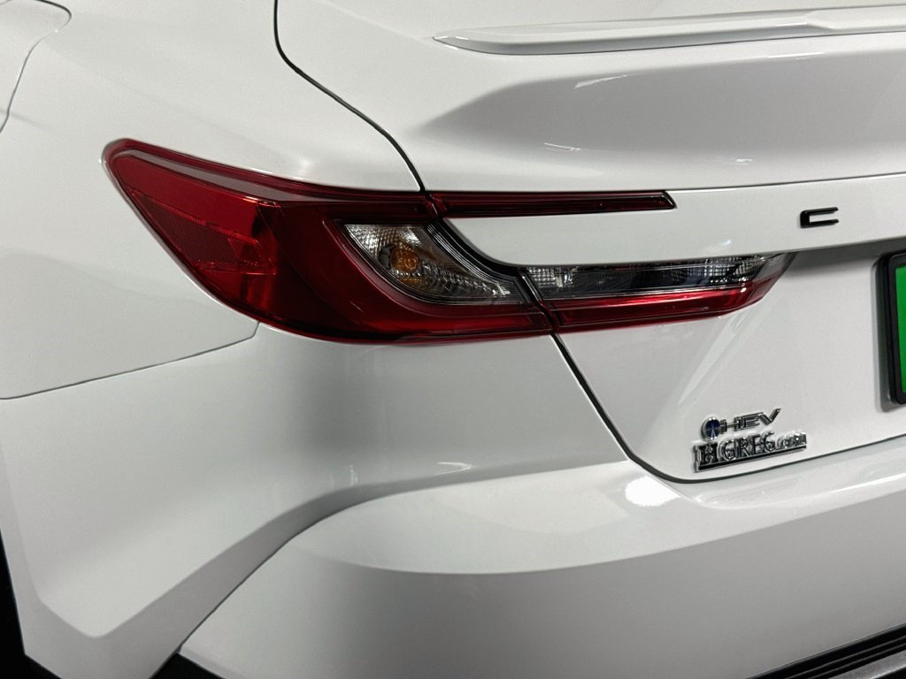 Used 2025 Toyota Camry SE FWD image 35