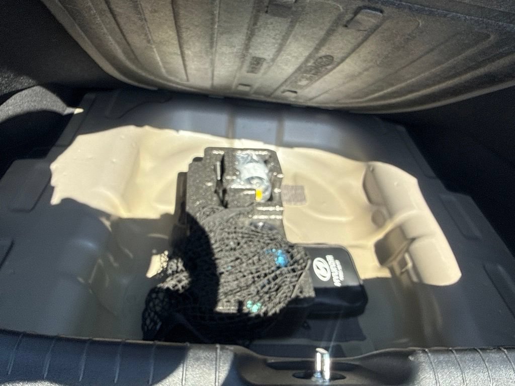 Used 2025 Hyundai Elantra SEL FWD image 29