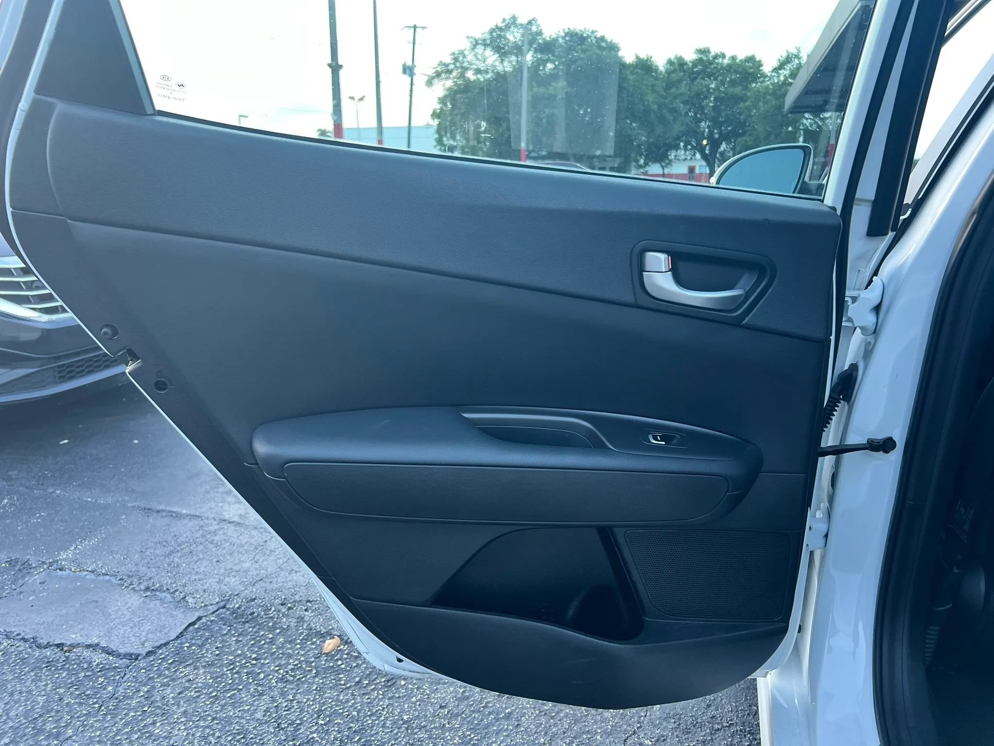 Used 2018 Kia Optima LX w/ 17" Alloy Wheels Package FWD image 12