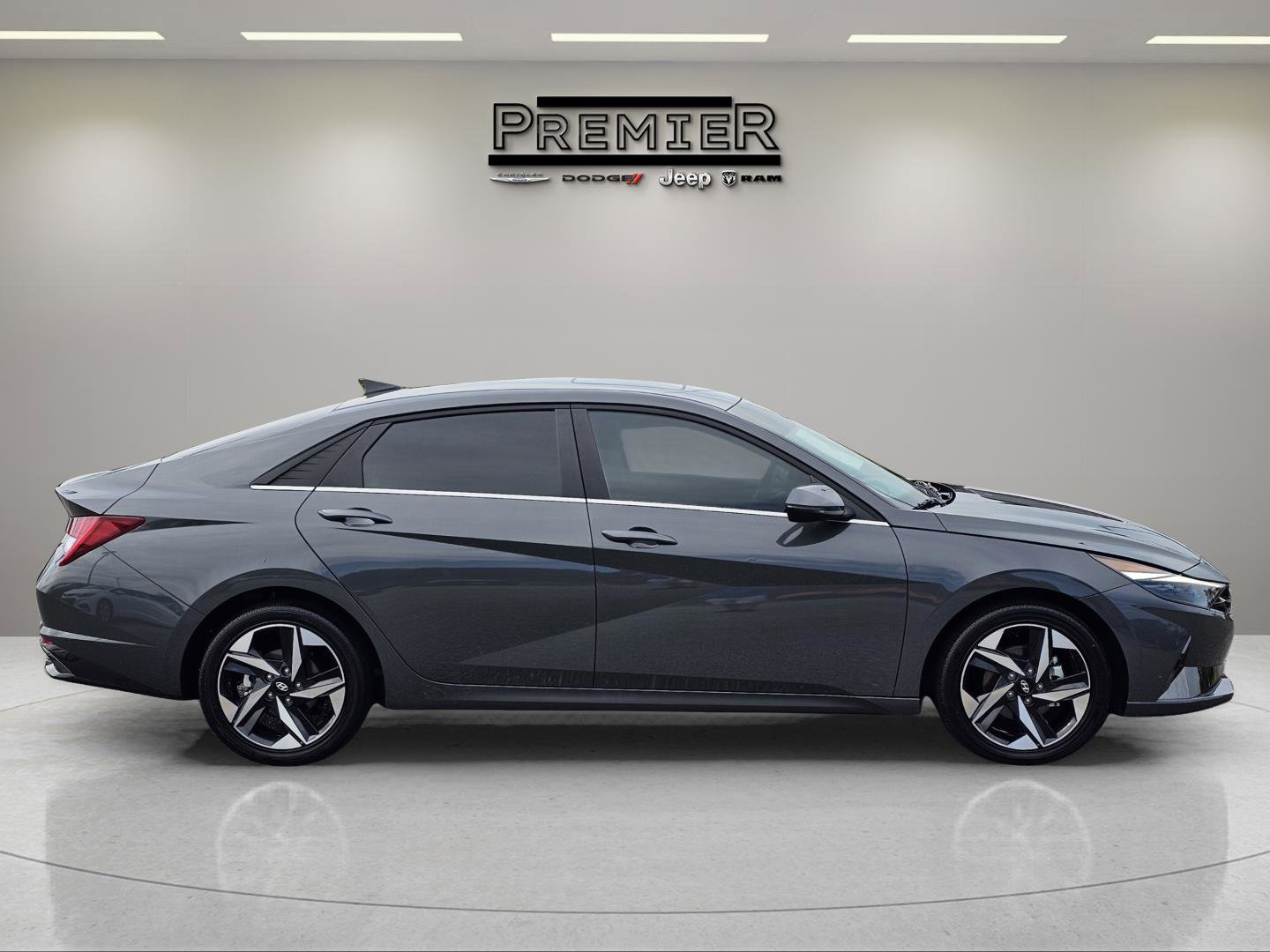 Used 2023 Hyundai Elantra Limited w/ Preferred Accessory Package image 7