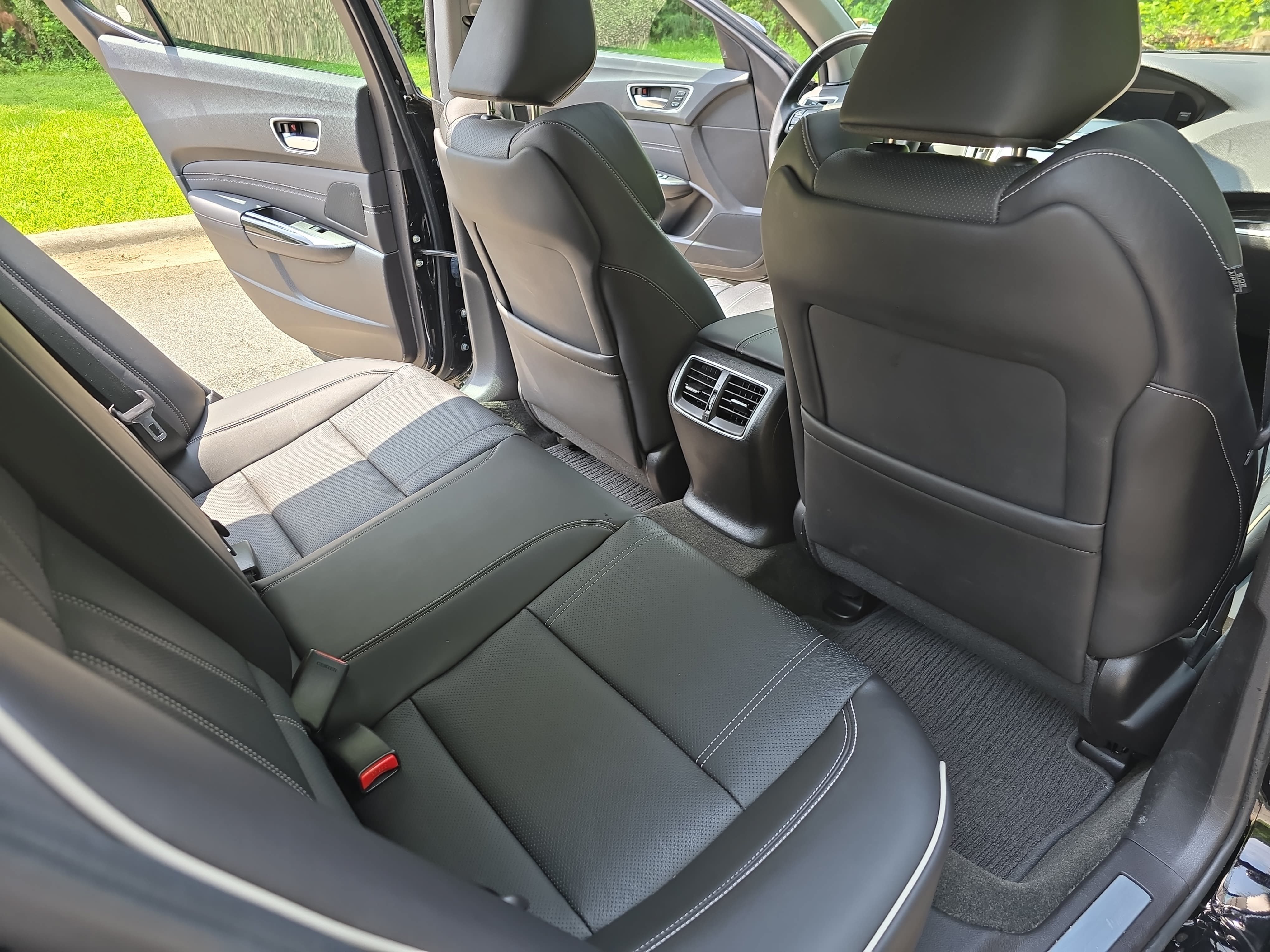 Used 2018 Acura TLX w/ Technology Package FWD image 11