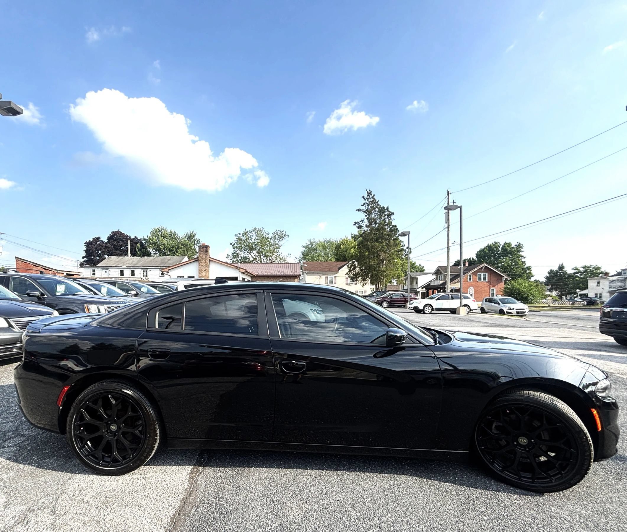 Used 2015 Dodge Charger SXT RWD image 6