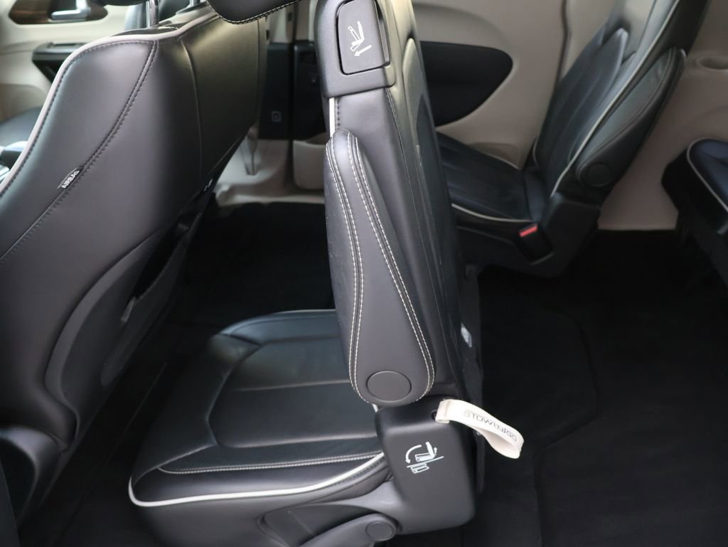 Used 2024 Chrysler Pacifica Limited image 15
