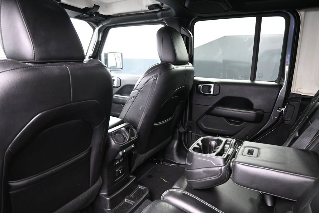 Used 2018 Jeep Wrangler Unlimited Sahara AWD/4WD image 30