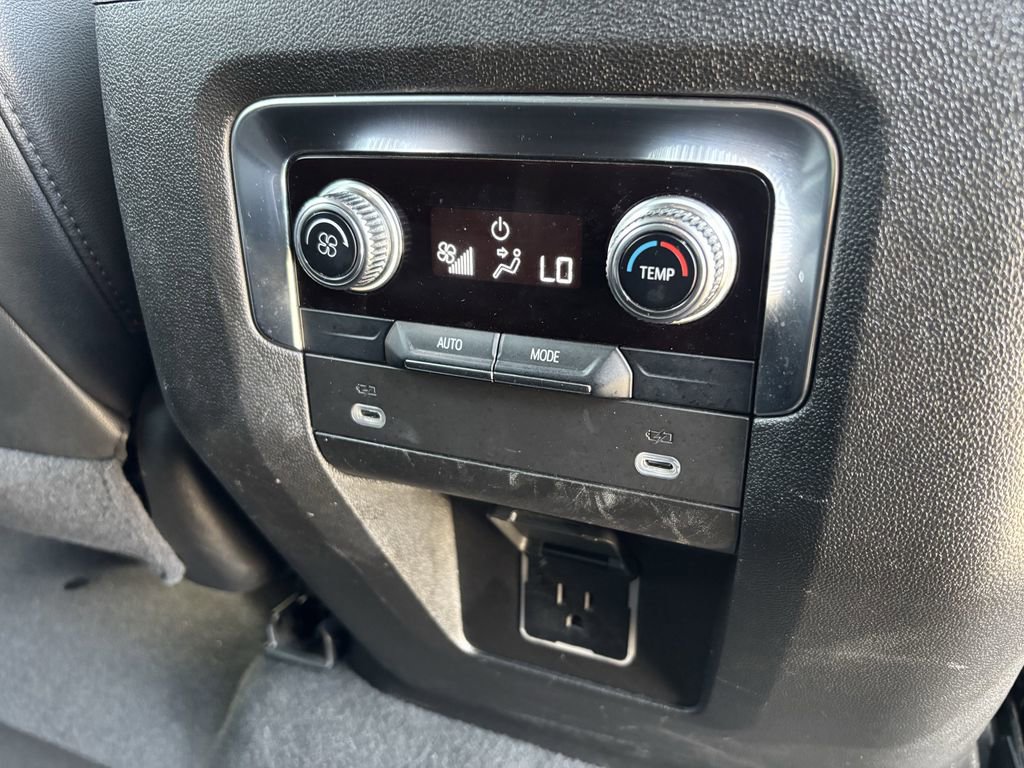 Used 2024 GMC Yukon SLT image 25