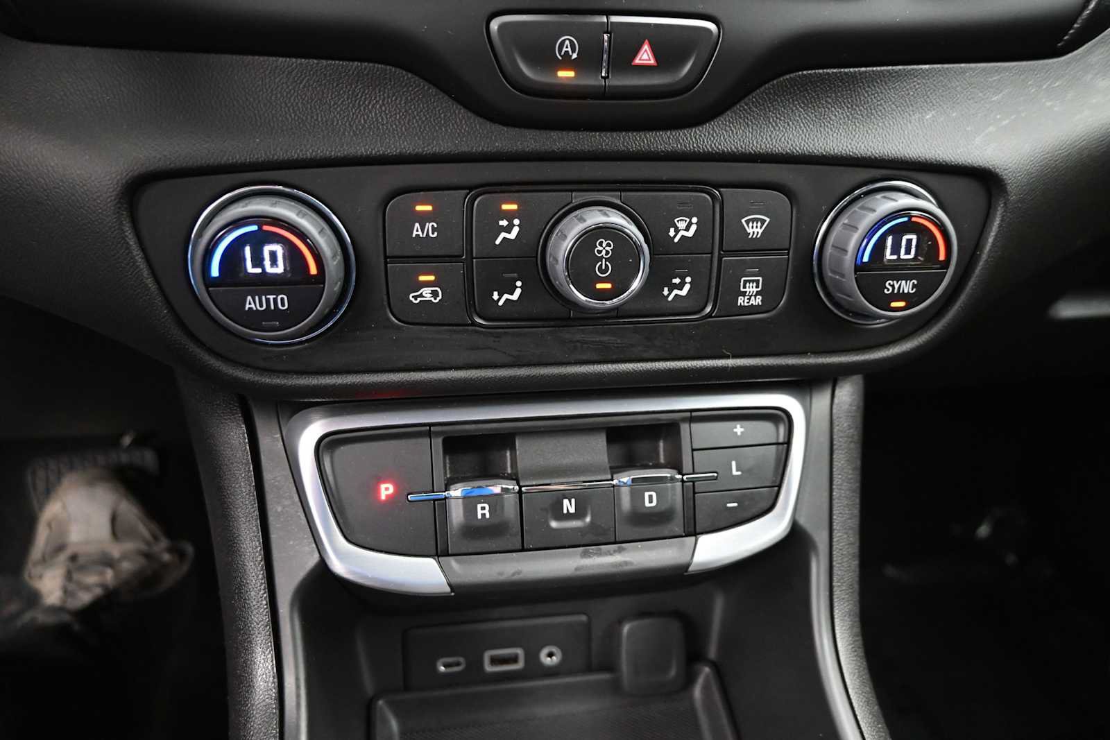 Used 2024 GMC Terrain SLE w/ Driver Convenience Package AWD/4WD image 15