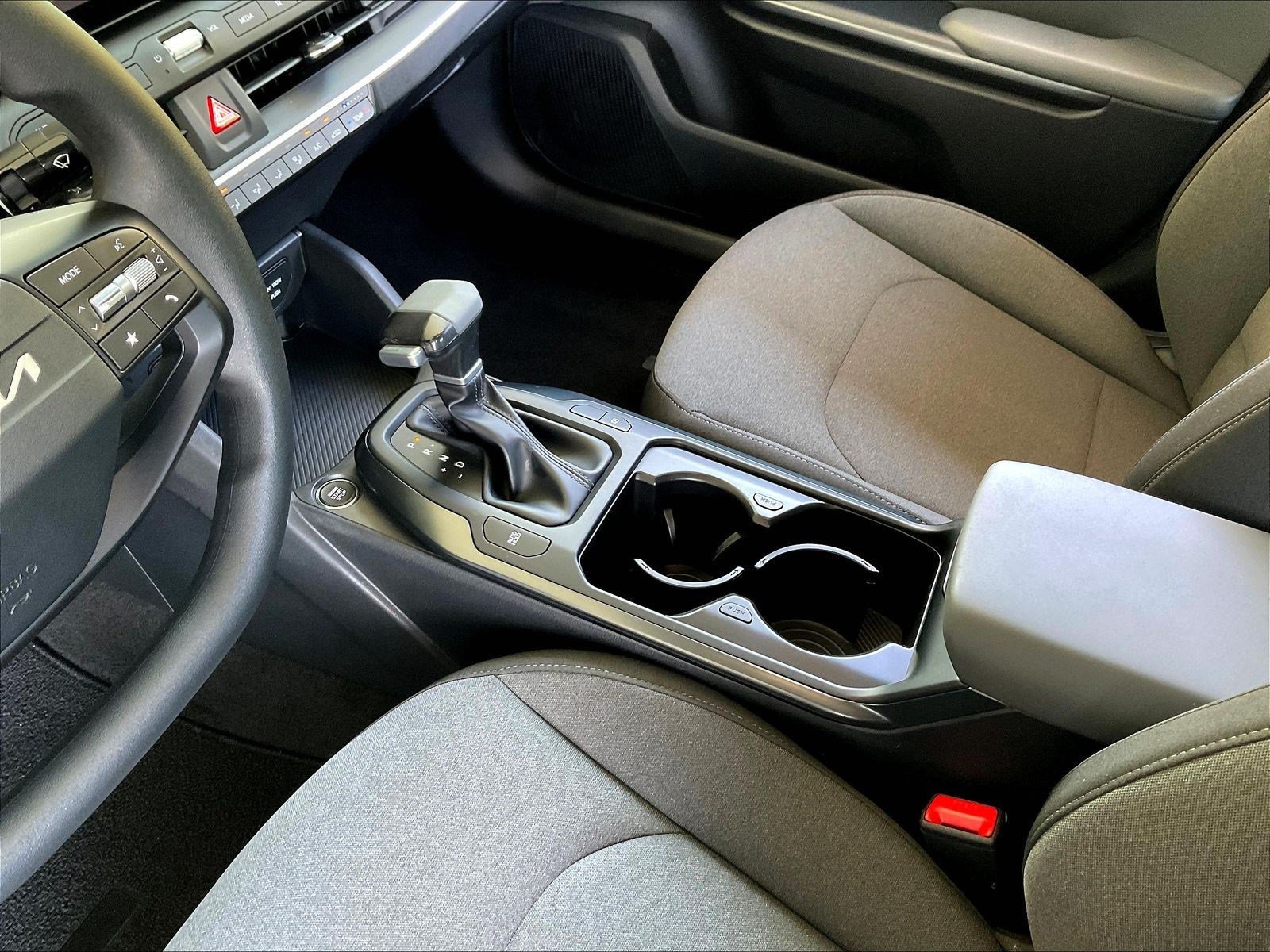 Used 2025 Kia K4 FWD image 17