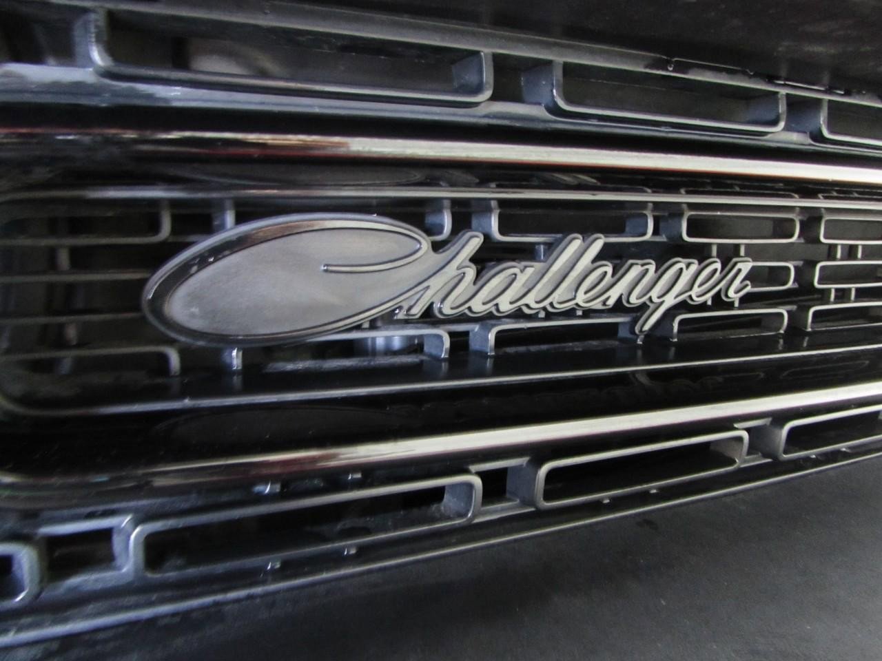 Used 2022 Dodge Challenger R/T w/ Blacktop Package image 30