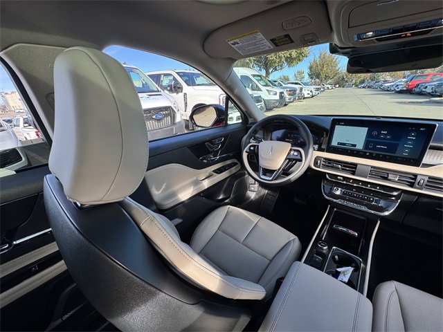 New 2026 Lincoln Corsair Premiere image 17