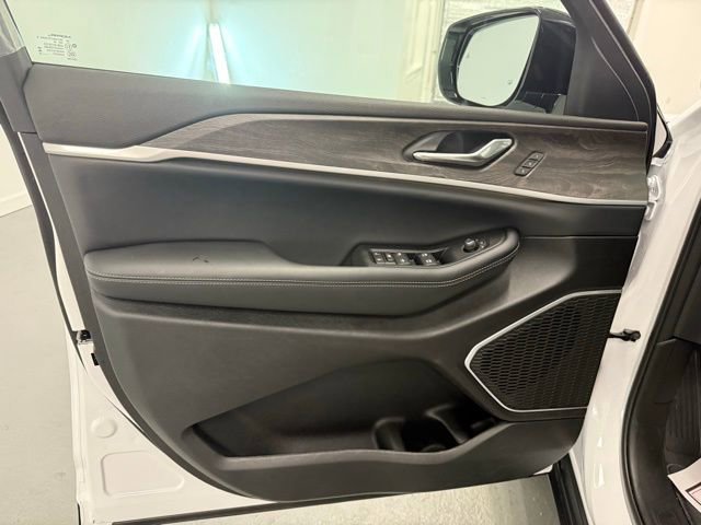 New 2026 Jeep Grand Cherokee Limited image 13