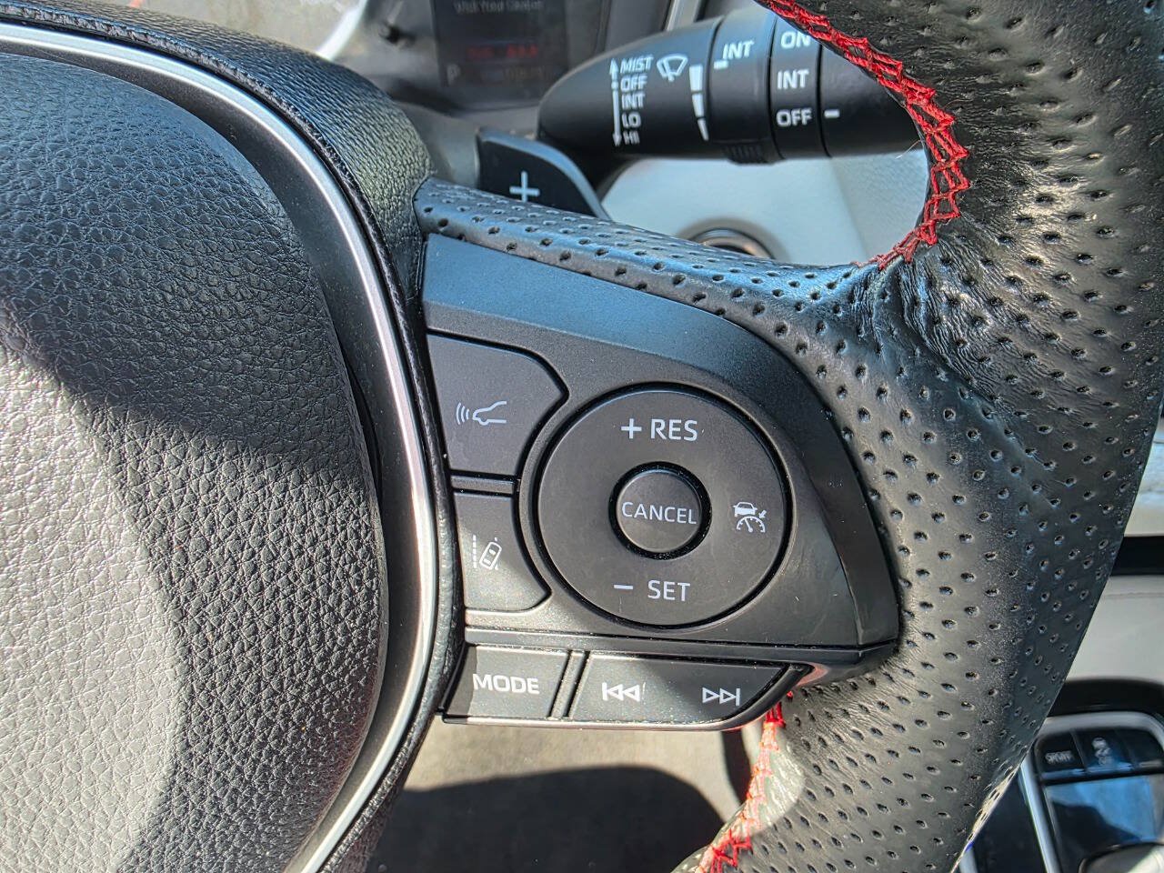 Used 2020 Toyota Corolla SE FWD image 19