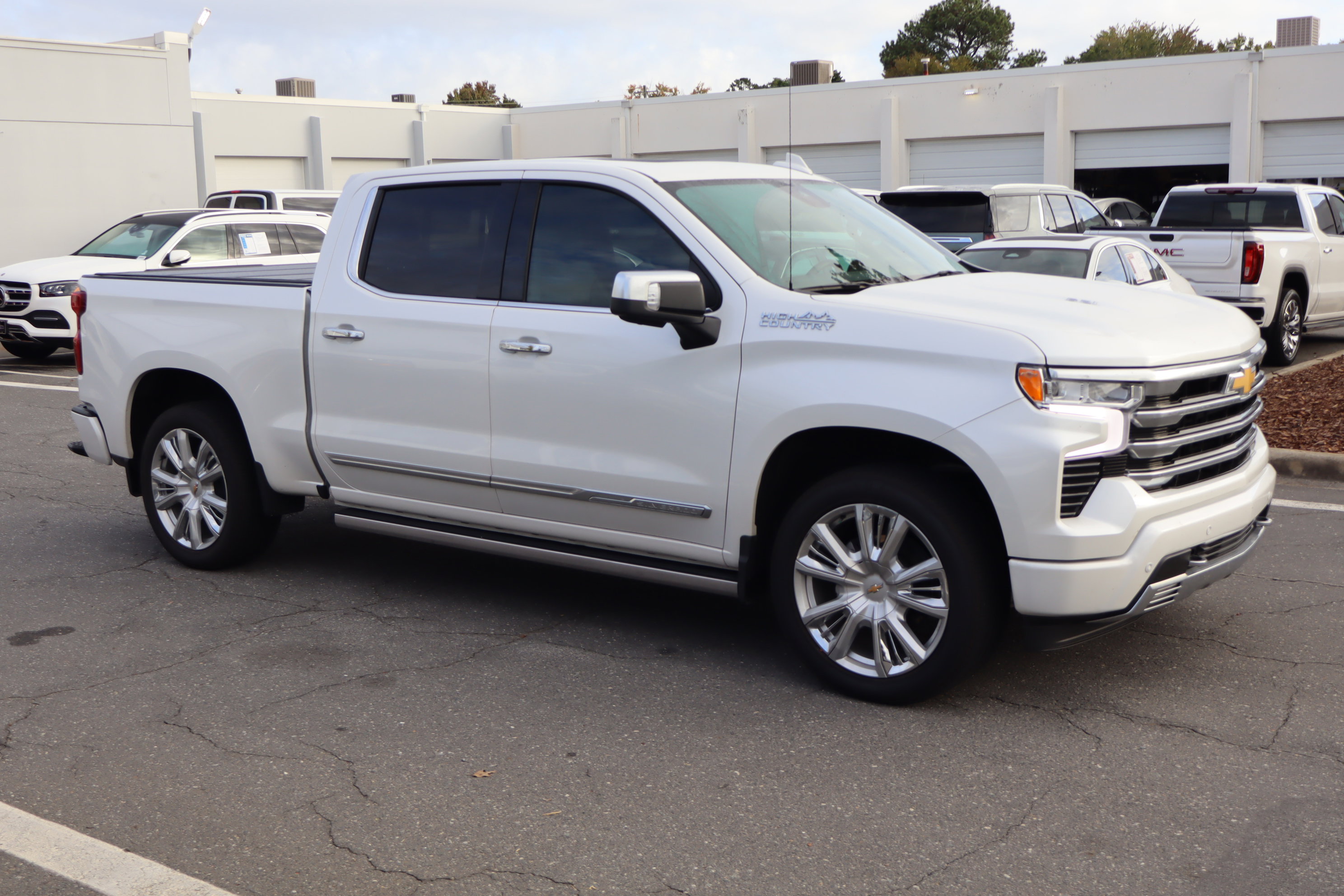 Certified 2025 Chevrolet Silverado 1500 High Country image 2