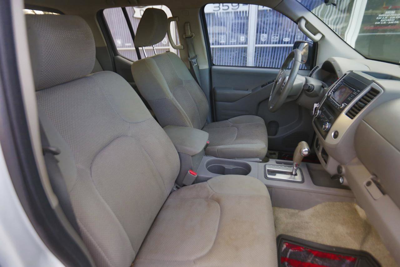 Used 2016 Nissan Frontier SV image 14