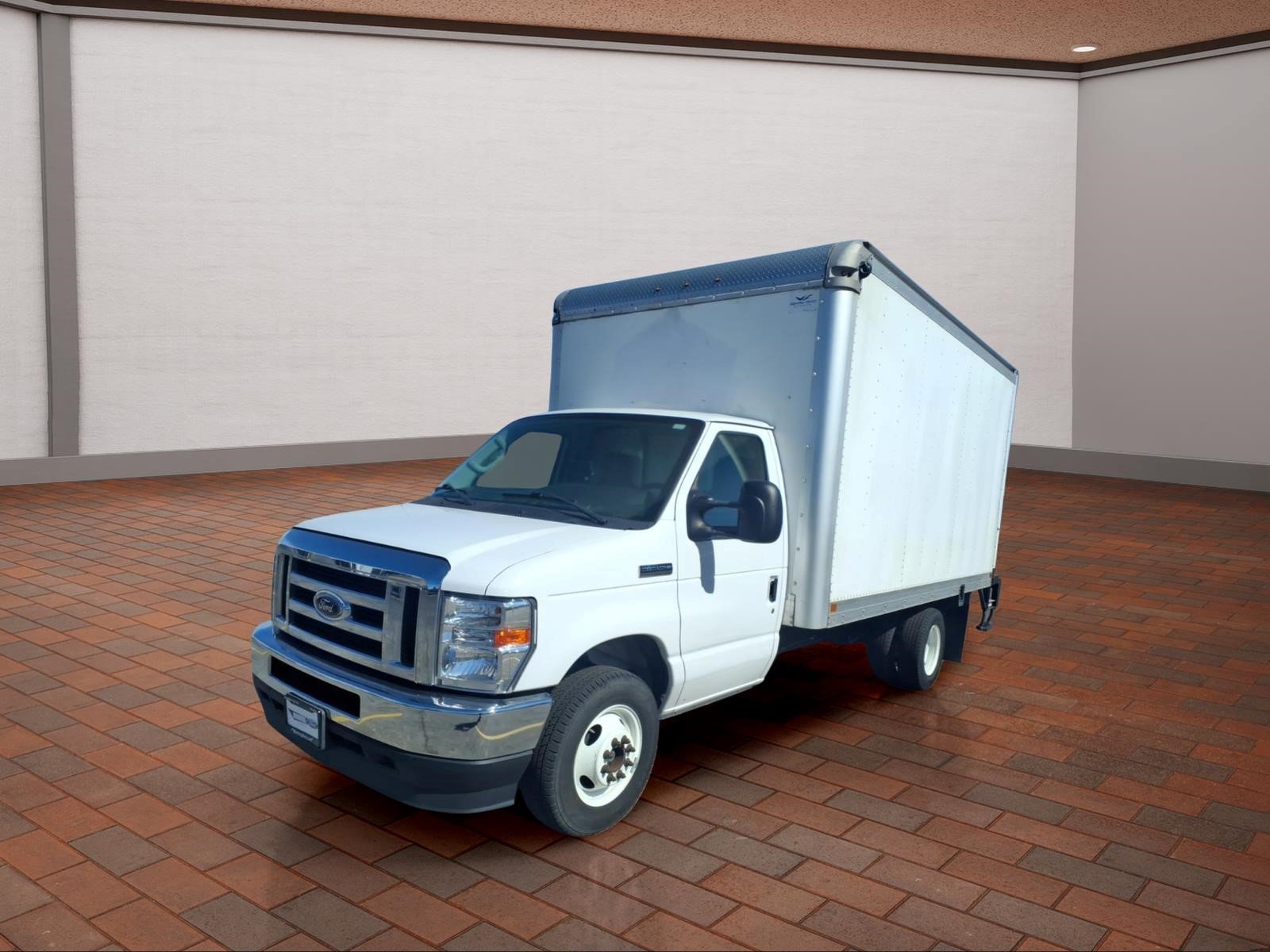 Used 2022 Ford E-350 and Econoline 350 Super Duty w/ Power Windows & Locks Group RWD image 4