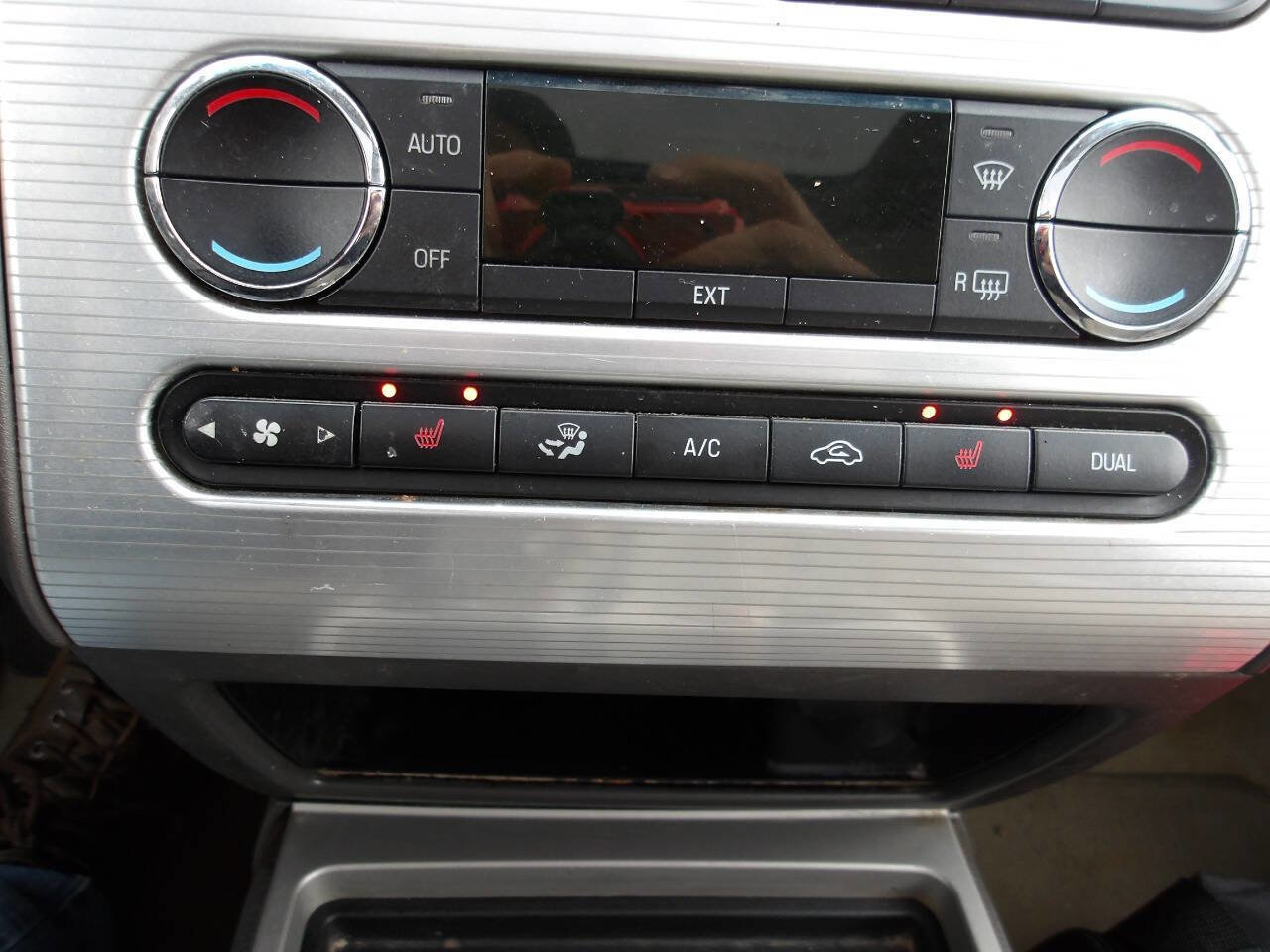 Used 2009 Ford Edge SEL image 16