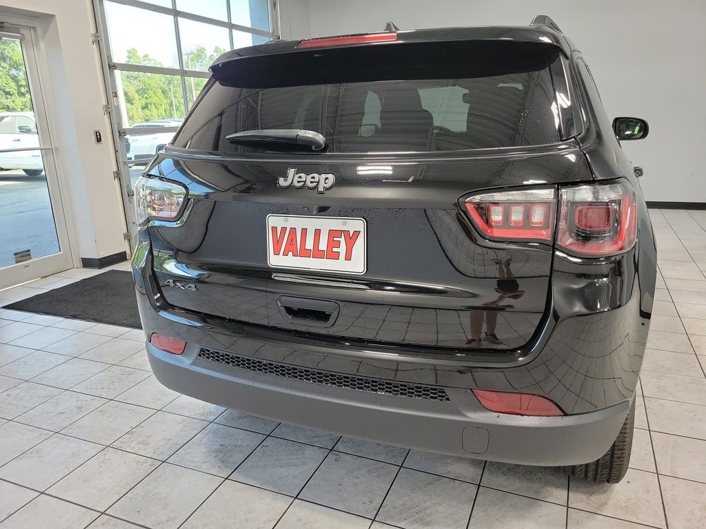 New 2025 Jeep Compass Latitude w/ Sun & Sound Group image 32