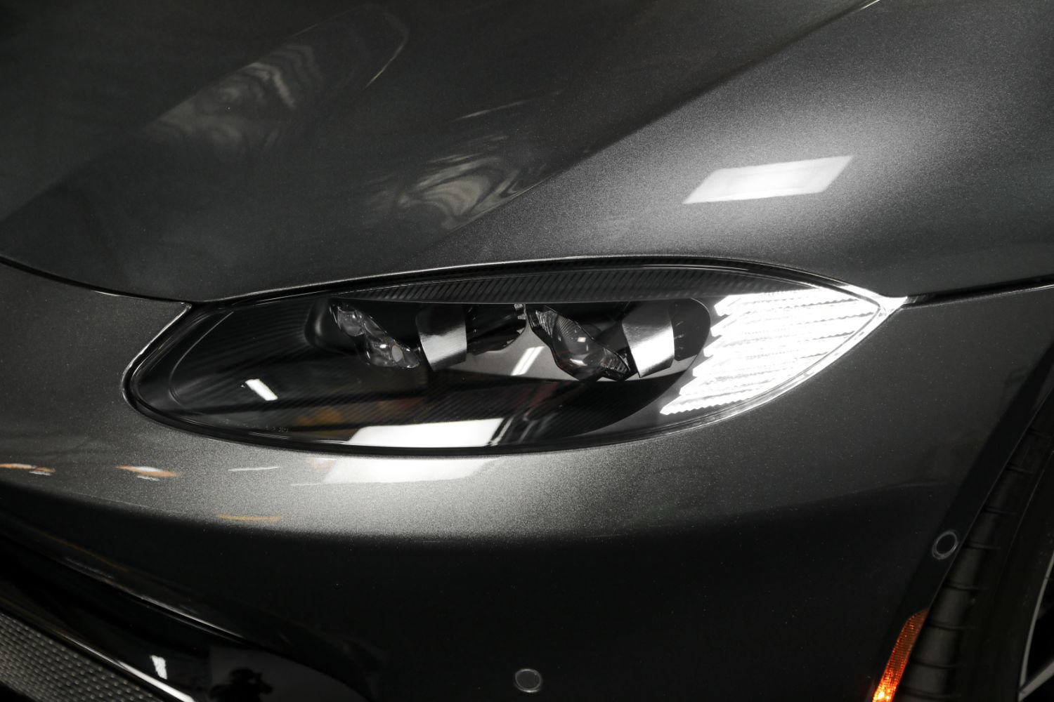 Used 2019 Aston Martin V8 Vantage Coupe RWD image 13