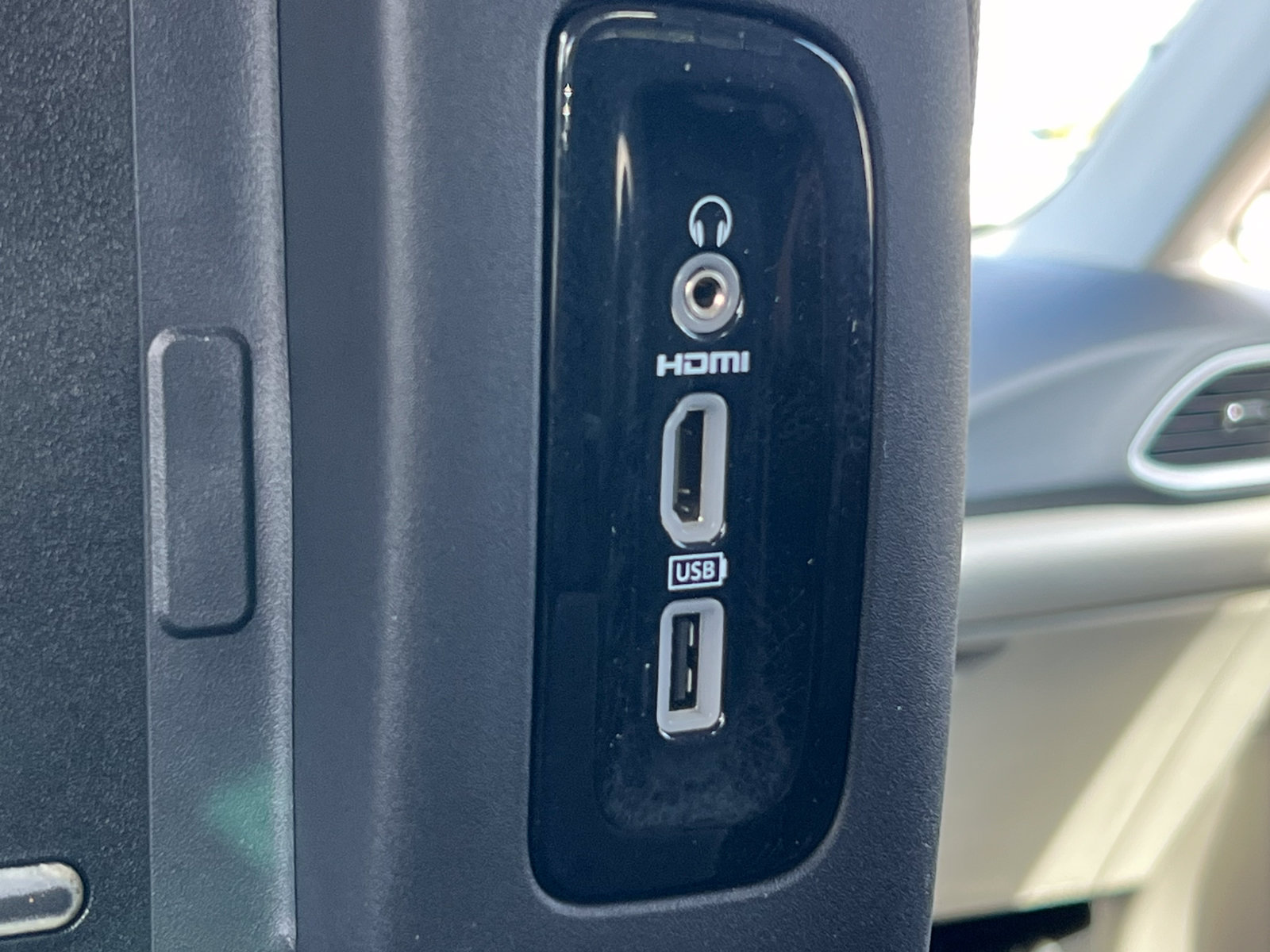 Used 2020 Chrysler Pacifica Touring-L Plus FWD image 39