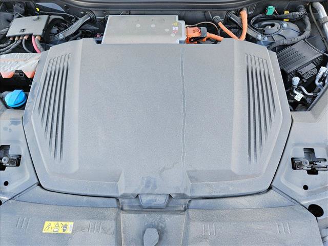 Used 2024 Audi Q8 e-tron Premium AWD/4WD image 23