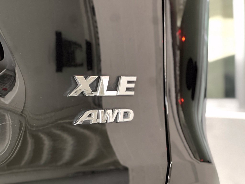 Used 2022 Toyota RAV4 XLE Premium AWD/4WD image 10