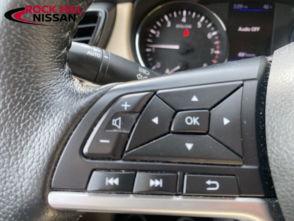 Used 2020 Nissan Rogue SV image 17