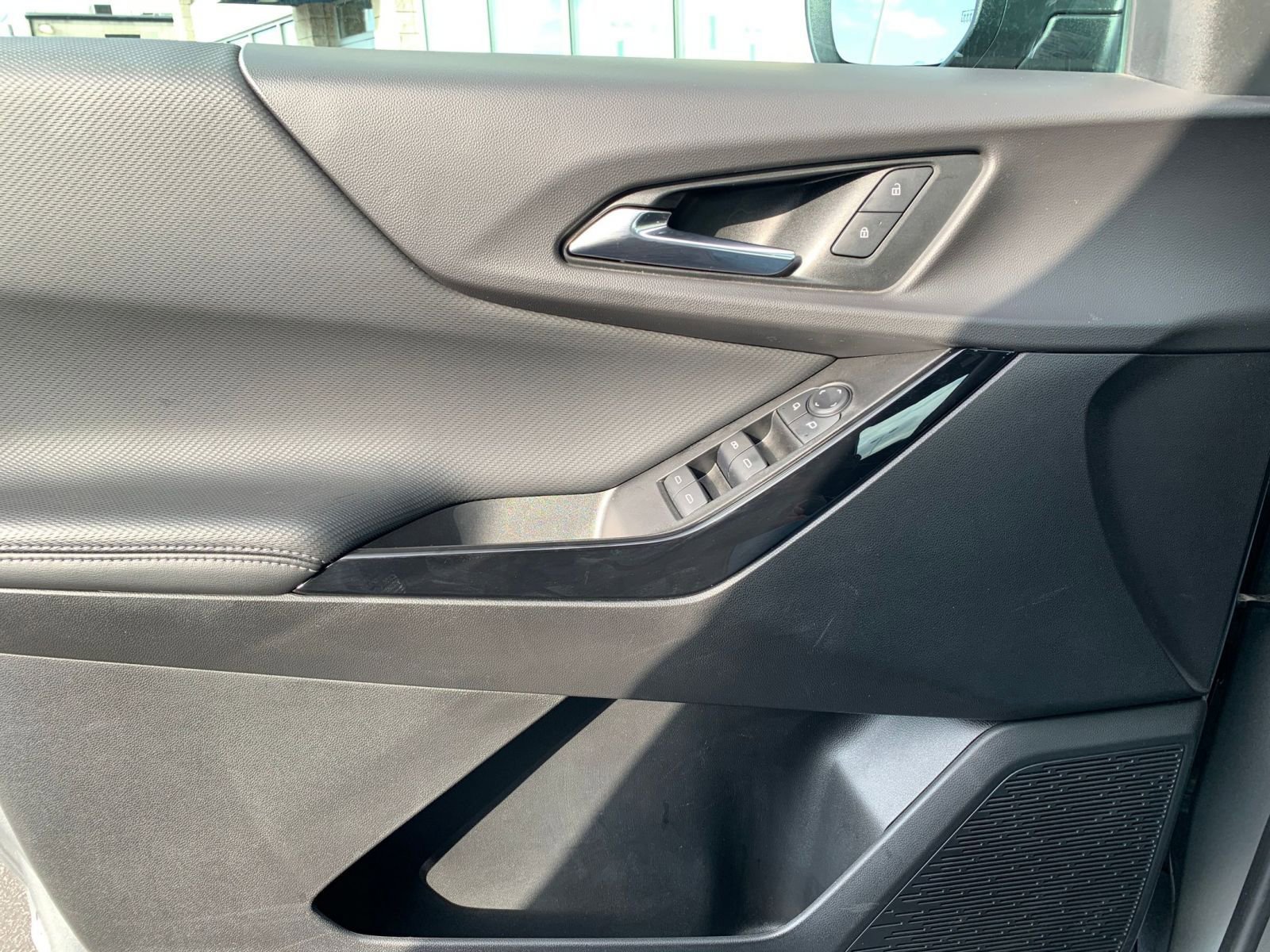 Used 2025 Chevrolet Equinox LT image 20