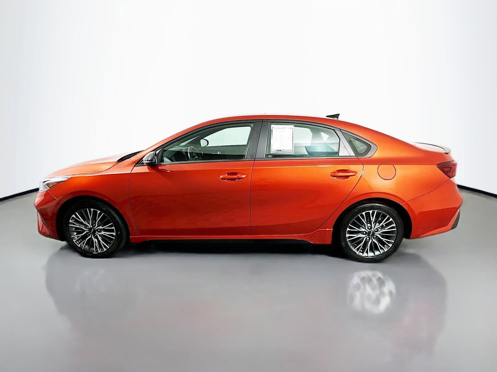 Used 2023 Kia Forte GT-Line w/ GT-Line Premium Package FWD image 4