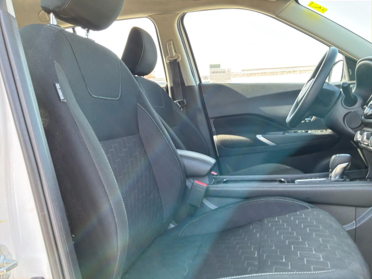 Used 2024 Nissan Kicks SV FWD image 19